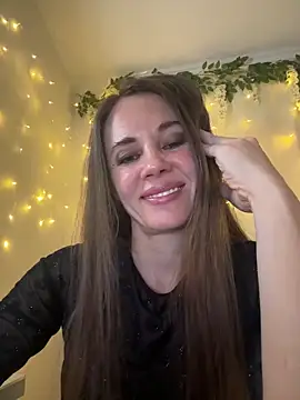 Snapshot of LucieMack chatting on March 25, 7:42 pm LucieMack online show from March 25, 7:42 pm