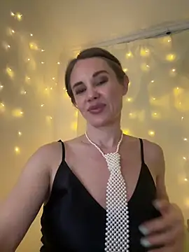 Snapshot of LucieMack chatting on June 29, 5:46 pm LucieMack online show from June 29, 5:46 pm
