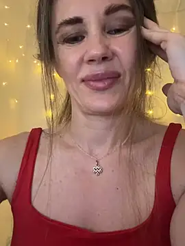 Snapshot of LucieMack chatting on July 12, 5:04 pm LucieMack online show from July 12, 5:04 pm