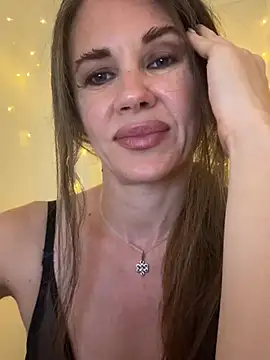 Snapshot of LucieMack chatting on July 29, 4:38 pm LucieMack online show from July 29, 4:38 pm