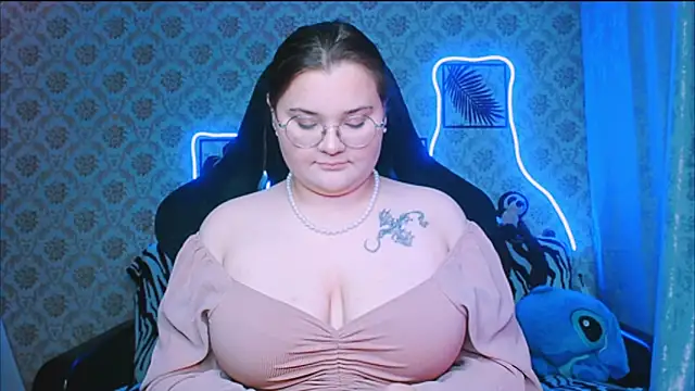 InLoveWithLife26 online show from September 24, 7:50 pm