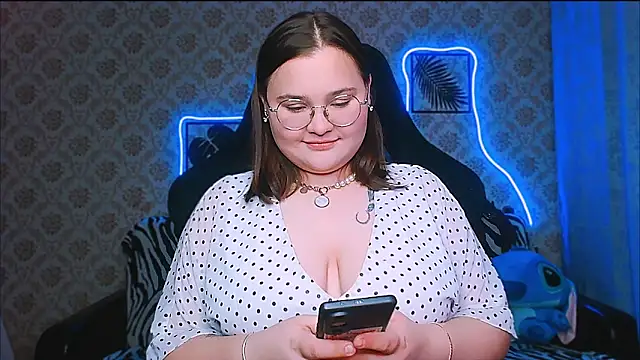 InLoveWithLife26 online show from October 2, 7:10 pm