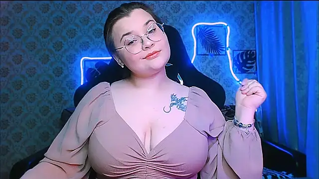 InLoveWithLife26 online show from February 14, 8:05 pm