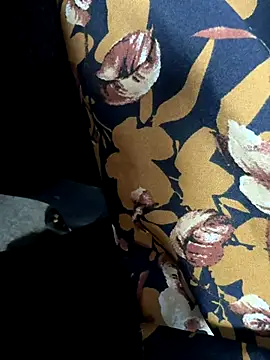 Snapshot of HiddenHoneyLDN chatting on September 17, 11:01 am HiddenHoneyLDN online show from September 17, 11:01 am