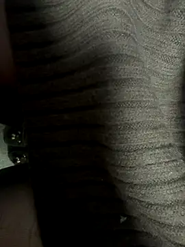 Snapshot of HiddenHoneyLDN chatting on September 18, 2:19 pm HiddenHoneyLDN online show from September 18, 2:19 pm