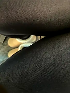 Snapshot of HiddenHoneyLDN chatting on October 4, 9:07 am HiddenHoneyLDN online show from October 4, 9:07 am