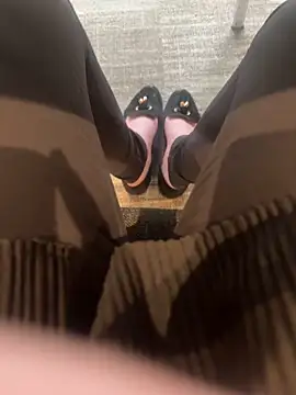 Snapshot of HiddenHoneyLDN chatting on October 20, 11:32 am HiddenHoneyLDN online show from October 20, 11:32 am