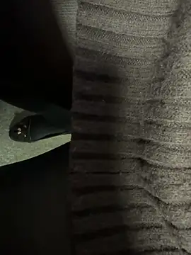 Snapshot of HiddenHoneyLDN chatting on October 29, 9:33 am HiddenHoneyLDN online show from October 29, 9:33 am