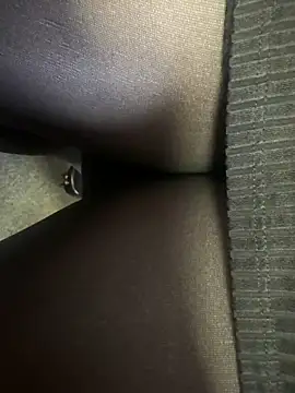 Snapshot of HiddenHoneyLDN chatting on October 30, 10:16 am HiddenHoneyLDN online show from October 30, 10:16 am