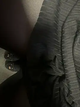 Snapshot of HiddenHoneyLDN chatting on October 31, 10:38 am HiddenHoneyLDN online show from October 31, 10:38 am