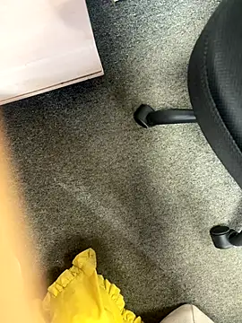 Snapshot of HiddenHoneyLDN chatting on November 12, 9:10 am HiddenHoneyLDN online show from November 12, 9:10 am