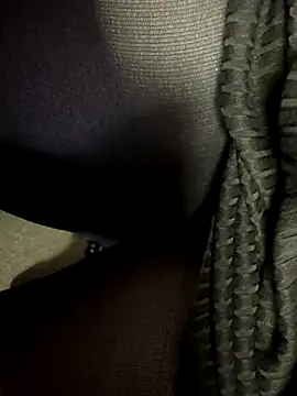 Snapshot of HiddenHoneyLDN chatting on November 17, 11:16 am HiddenHoneyLDN online show from November 17, 11:16 am