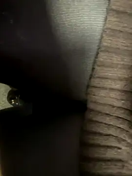 Snapshot of HiddenHoneyLDN chatting on November 28, 10:18 am HiddenHoneyLDN online show from November 28, 10:18 am