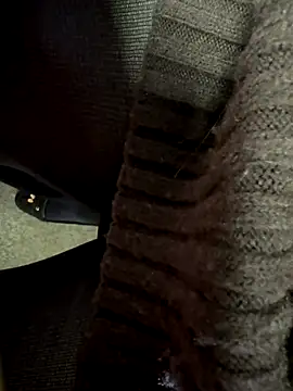 Snapshot of HiddenHoneyLDN chatting on December 2, 10:20 am HiddenHoneyLDN online show from December 2, 10:20 am