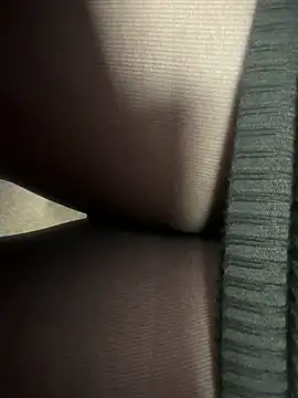 Snapshot of HiddenHoneyLDN chatting on December 3, 9:29 am HiddenHoneyLDN online show from December 3, 9:29 am