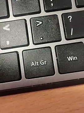 Snapshot of HiddenHoneyLDN chatting on December 4, 11:52 am HiddenHoneyLDN online show from December 4, 11:52 am