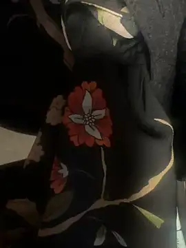 Snapshot of HiddenHoneyLDN chatting on December 17, 11:05 am HiddenHoneyLDN online show from December 17, 11:05 am