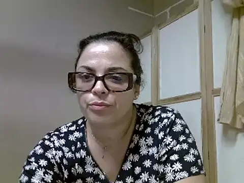 ITALIANASISIXX online show from January 4, 5:05 pm