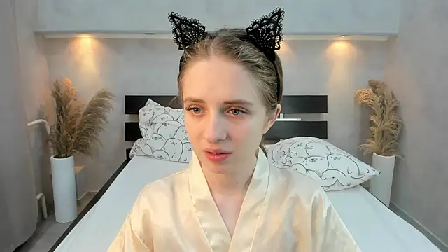 Camilla Kelly online show from October 20, 1:06 am