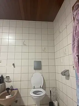 Snapshot of andrey1887 chatting on February 12, 7:25 am andrey1887 online show from February 12, 7:25 am