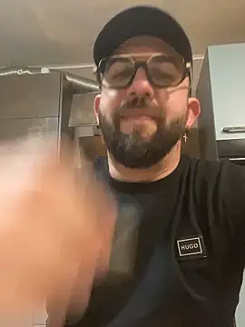 Snapshot of andrey1887 chatting on February 16, 5:20 pm andrey1887 online show from February 16, 5:20 pm