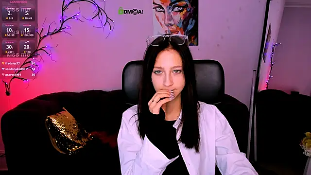 lau ra queen online show from December 15, 8:13 pm