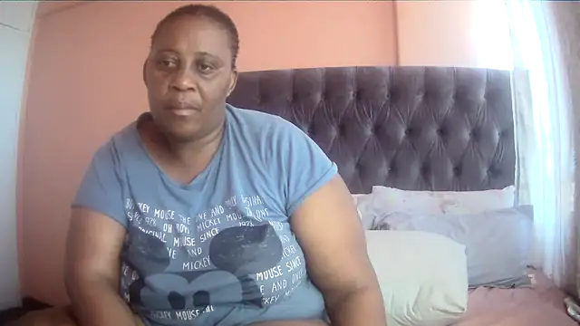 HUGEASSXXXXX online show from February 4, 6:19 am