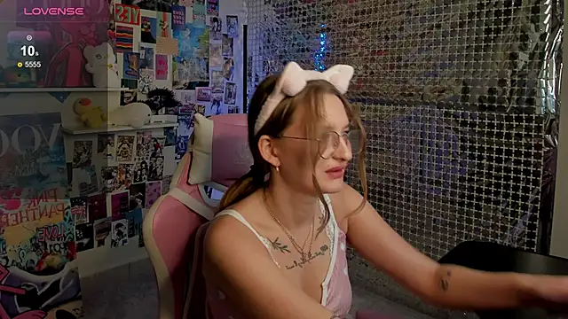 Maryyy May online show from September 15, 4:40 pm