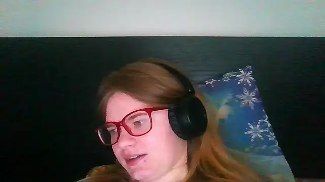 Moonolighta online show from October 7, 7:38 am