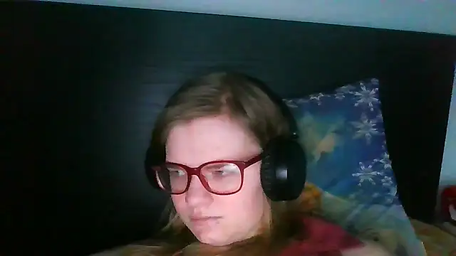 Moonolighta online show from November 5, 8:03 am