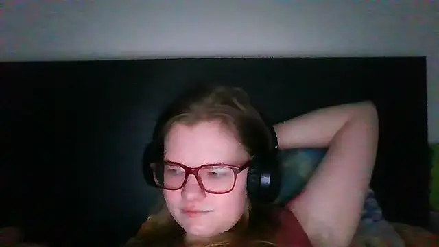 Moonolighta online show from December 19, 10:11 am