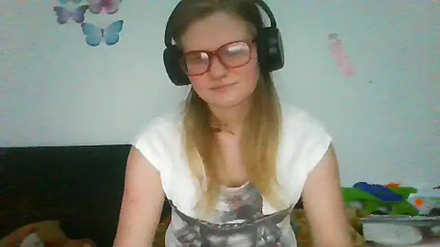 Snapshot of Moonolighta chatting on March 2, 1:18 pm Moonolighta online show from March 2, 1:18 pm