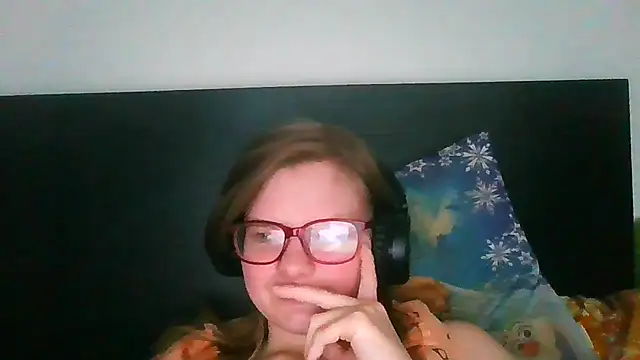 Snapshot of Moonolighta chatting on March 3, 11:05 am Moonolighta online show from March 3, 11:05 am