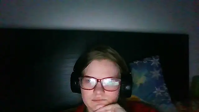 Snapshot of Moonolighta chatting on March 14, 4:12 pm Moonolighta online show from March 14, 4:12 pm