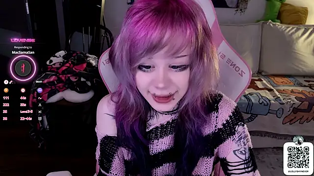 Snapshot of Lollyshy chatting on September 28, 10:42 am Lollyshy online show from September 28, 10:42 am