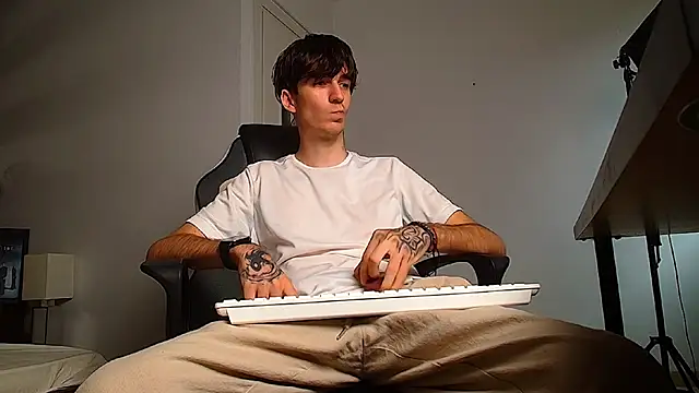 TalonWilde online show from September 13, 4:56 am