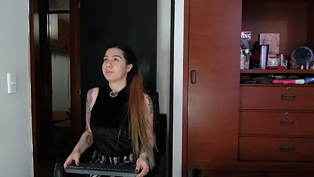 Snapshot of karlamoon23 chatting on September 22, 10:34 pm karlamoon23 online show from September 22, 10:34 pm