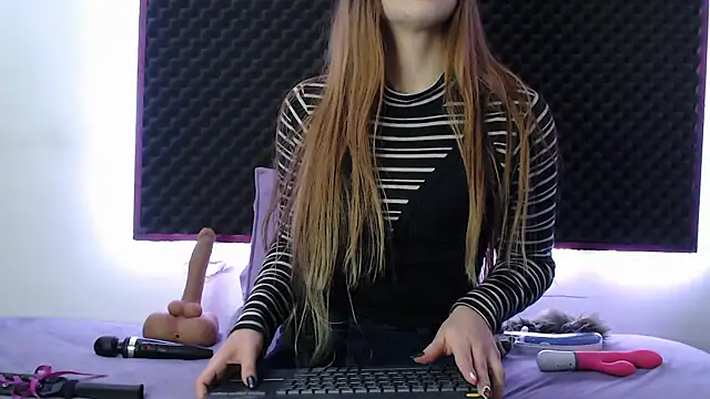 Snapshot of karlamoon23 chatting on October 19, 9:15 pm karlamoon23 online show from October 19, 9:15 pm