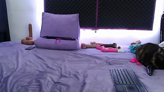 Snapshot of karlamoon23 chatting on October 25, 1:07 pm karlamoon23 online show from October 25, 1:07 pm