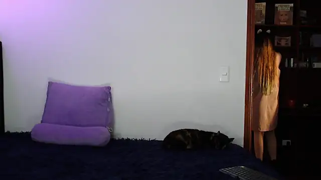 Snapshot of karlamoon23 chatting on November 8, 8:51 pm karlamoon23 online show from November 8, 8:51 pm