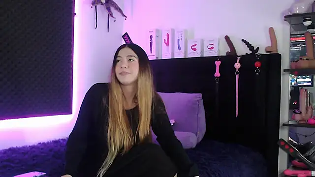 Snapshot of karlamoon23 chatting on November 26, 10:33 pm karlamoon23 online show from November 26, 10:33 pm