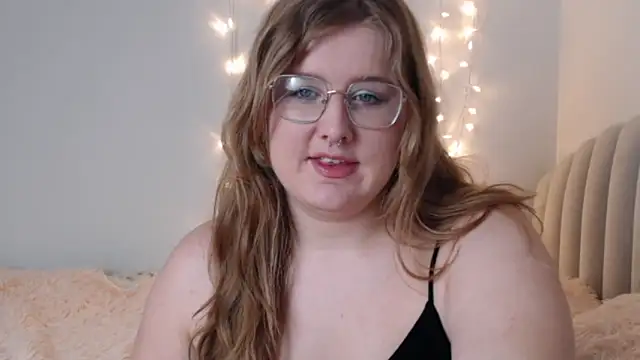 Snapshot of AgnesRoseCams chatting on February 12, 10:43 am AgnesRoseCams online show from February 12, 10:43 am