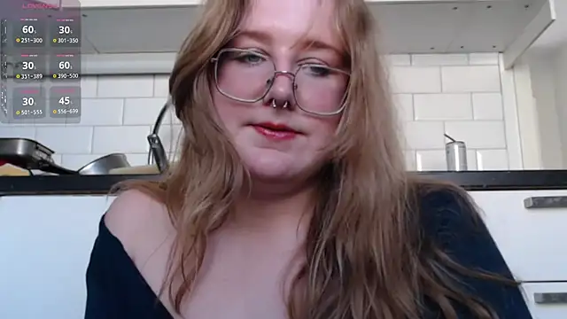 Snapshot of AgnesRoseCams chatting on April 21, 9:59 am AgnesRoseCams online show from April 21, 9:59 am