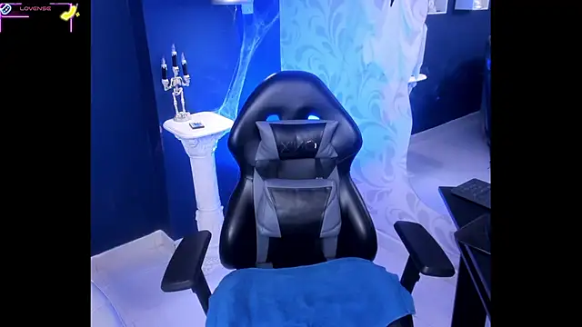 Snapshot of Meganslut_x chatting on November 1, 12:18 pm Meganslut x online show from November 1, 12:18 pm