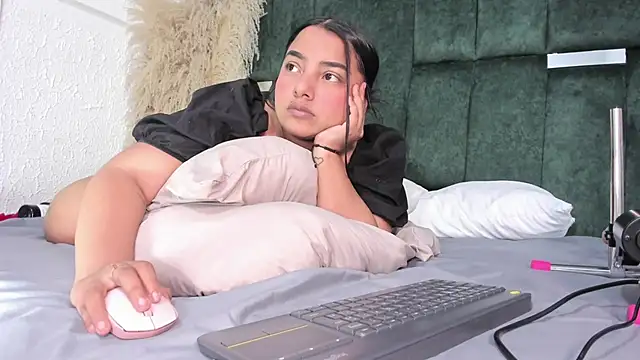 Chloe jackson25 online show from June 13, 7:23 pm