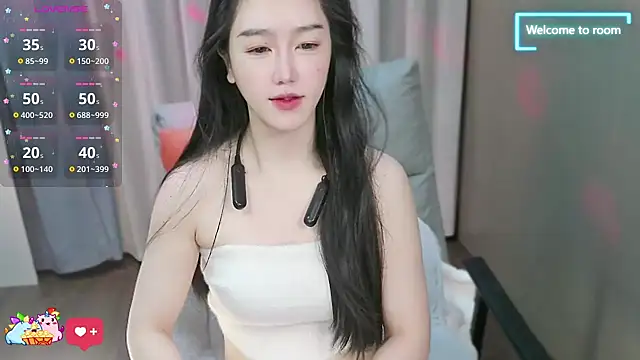 Snapshot of LINLIN-2025 chatting on December 1, 2:11 pm LINLIN-2025 online show from December 1, 2:11 pm