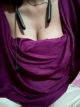 kaviyaponnu0987 online show from March 26, 7:52 pm