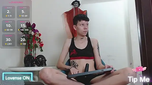 LiamBrown09 online show from October 13, 7:14 pm