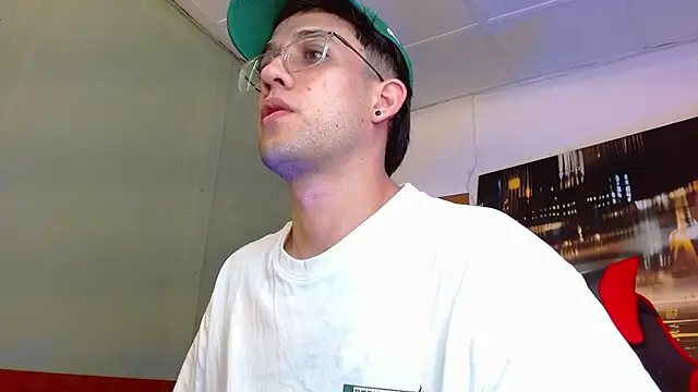 alexgiraldo   online show from June 20, 1:09 am