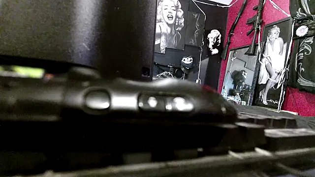 Snapshot of Splash_Queen420 chatting on December 17, 8:09 am Splash Queen420 online show from December 17, 8:09 am